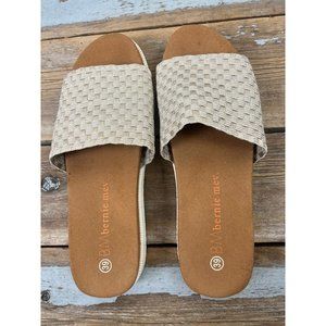 Bernie Mev. New York women's tan slide comfort sandals size 39 /8.5 white soles